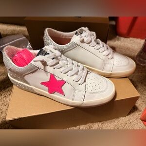Vintage Havana The 🌎’s Show White and Pink Star Sneakers